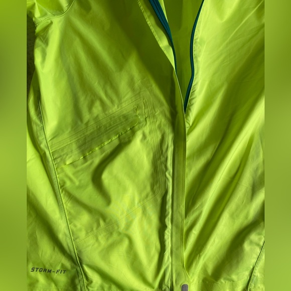 Nike Storm-Fit Running Windbreaker Jacket neon yellow size Small - Picture 12 of 12